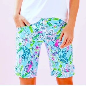 Lilly Pulitzer Fairway performance short sway this way Bali blue - Size 10